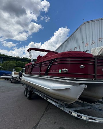 Pre-Owned 2015 Veranda V22 PRL QL TRITOON Power Boat for sale